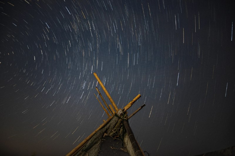 第三次星空拍摄试验此次试验基本上没有大的失误，除了1. 曝光时间太久，25s、30s，星空放大后会出现小的拖尾，买赤道仪是不可能的，下次要减快门到10s，增加ISO来弥补曝光不足的影响